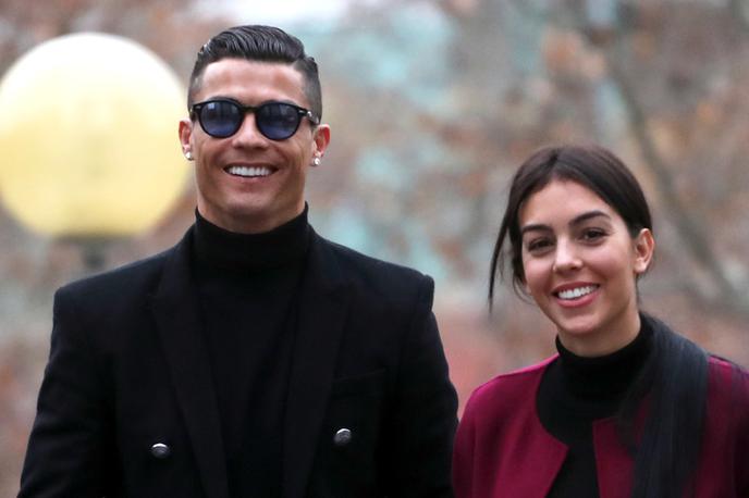 Cristiano Ronaldo Zaslišanje Madrid | Cristiano Ronaldo je prišel na sodišče nasmejan in v družbi zaročenke Georgine Rodriguez. | Foto Reuters