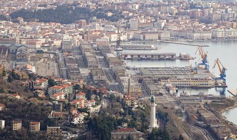 Neznanci poškodovali tigrovski spomenik nad Trstom