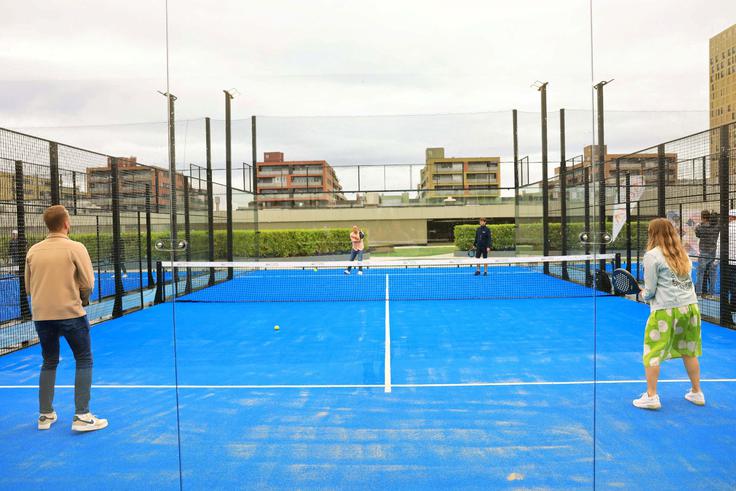 Tudi novinarji so otvorili igrišče padel na ALEJI SKY. | Foto: Borut Cvetko / ALEJA