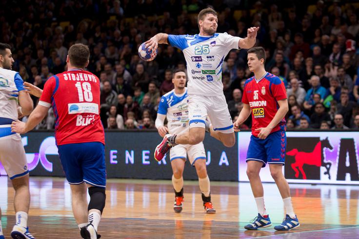 Slovenski navijači pričakujejo njegove gole. | Foto: Urban Urbanc/Sportida
