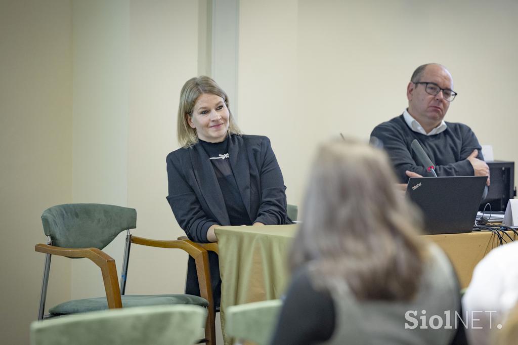 Posvet Poslovanje z nepremičninami