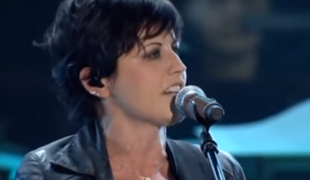 Pevka zasedbe The Cranberries Dolores umrla zaradi utopitve