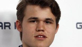 Carlsen prvič izgubil proti mlajšemu