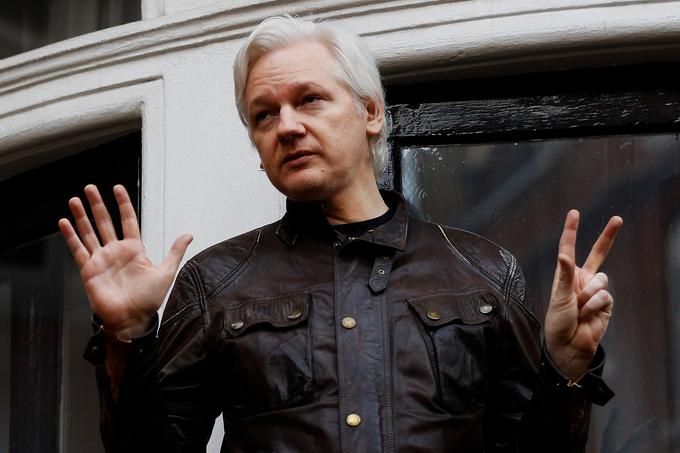 Ustanovitelj WikiLeaksa Julian Assange se je po objavi zaupnih depeš ameriških diplomatov in drugih zaupnih ameriških dokumentov na ekvadorsko veleposlaništvo v Londonu zatekel leta 2012, da bi se tako izognil morebitni izročitvi ZDA. | Foto: Reuters