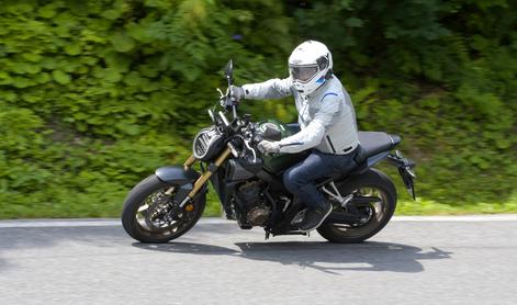 Honda CB650R: kaj motociklom prinaša e-sklopka? Preverili smo v praksi. #foto