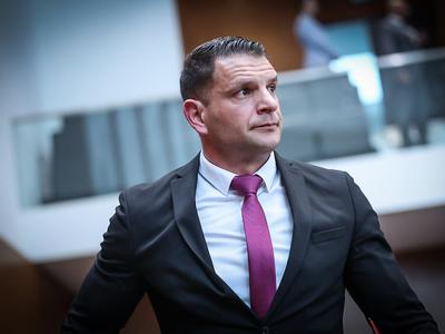 "Nismo niti obrisali niti orisali nobene koalicije. Izvolili so samo pravega med enakimi."