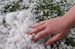 Toča in vetrolom, pestrega dogajanja še ni konec  #foto