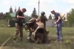 Kamera ujela grozljivo napako ruskega vojaka #video