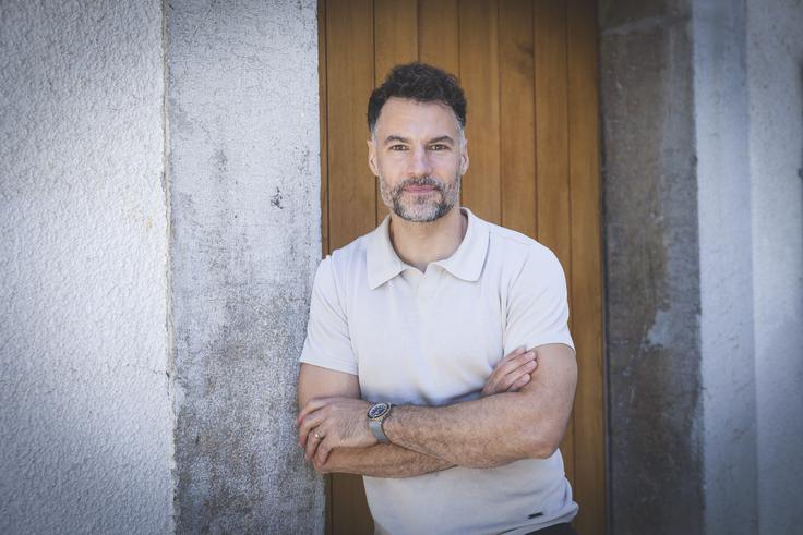 "Kljub temu mislim, da bodo klasični mediji še naprej obstajali. Če bodo znali dobro krmariti med vsemi temi novicami in jih za vsak segment gledalcev, poslušalcev in bralcev pravilno zapakirati, bodo lahko živeli še dolgo časa." | Foto: Ana Kovač