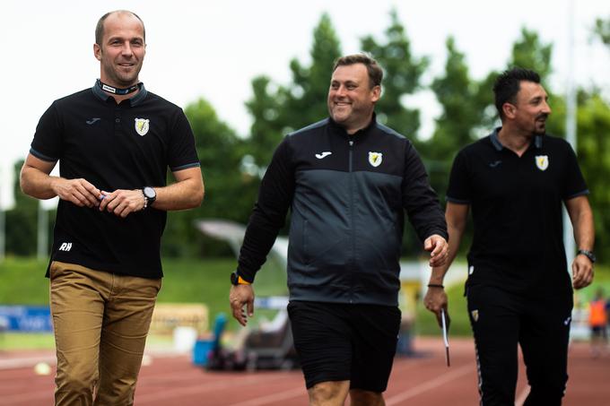 Roka Hanžiča (levo) je na položaju glavnega trenerja Radomelj nasledil donedavni športni direktor Nermin Bašić (desno). | Foto: Grega Valančič/Sportida