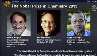 Nobelova nagrada za kemijo v roke ameriških raziskovalcev Karplusa, Levitta in Warshela