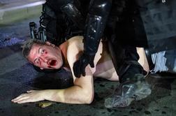 Beograd v plamenih: izbruhnili so brutalni spopadi, ranjenih in pridržanih več deset ljudi #foto #video