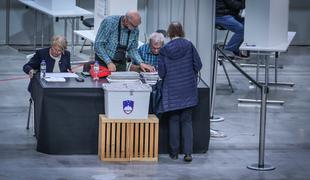 Vse je pripravljeno: mnogi na predčasno glasovanje pred nedeljskim referendumom #foto