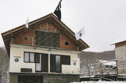 Dobrih 300 kilometrov od Slovenije plapolajo zastave Islamske države (foto)