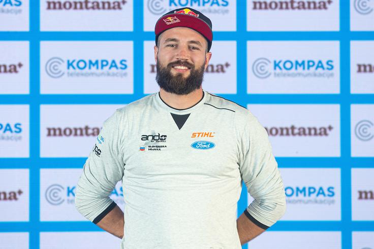 Štajerec upa, da se bo podkožje samo zlepilo nazaj. Če temu ne bo tako, bo potrebna zelo zahtevna operacija na plastični kirurgiji. | Foto: Grega Valančič/Sportida