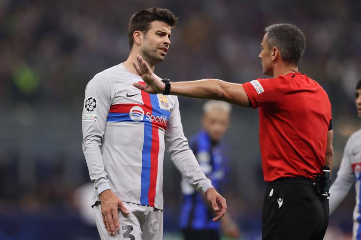 Gerard Pique v pogovoru s Slavkom Vinčićem. | Foto: Guliverimage/Vladimir Fedorenko