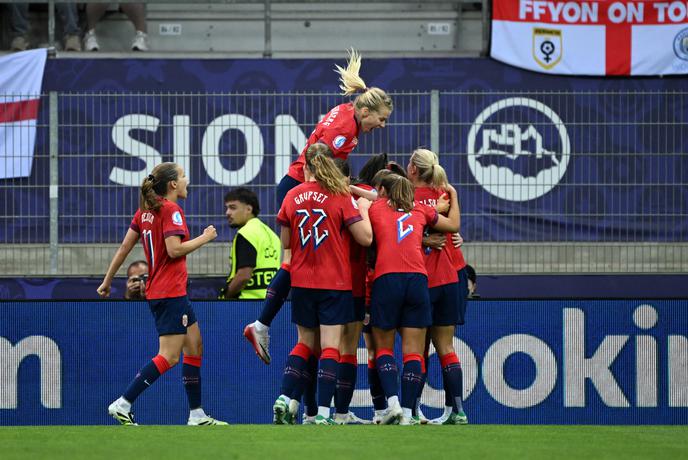 Norvežanke kot prve v četrtfinale, Švicarke razžalostile Islandke
