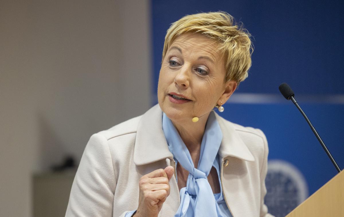 Rosvita Pesek, televizijska voditeljica | Rosvita Pesek je danes širši javnosti najbolj znana kot voditeljica oddaje Odmevi. | Foto Bor Slana/STA