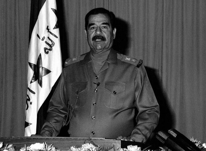 Sadama Huseina so vrgli z oblasti Američani, ki so leta 2003 napadli Irak, češ da ima orožje za množično uničevanje. Tega orožja Američani po zasedbi Iraka niso našli. | Foto: Reuters