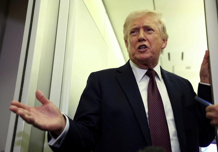 Predsednik ZDA Donald Trump je sporočil, da je Iran želel srečanje z ameriškimi predstavniki, ki bo po njegovih besedah potekalo v torek v katarski prestolnici Doha.  | Foto: Reuters