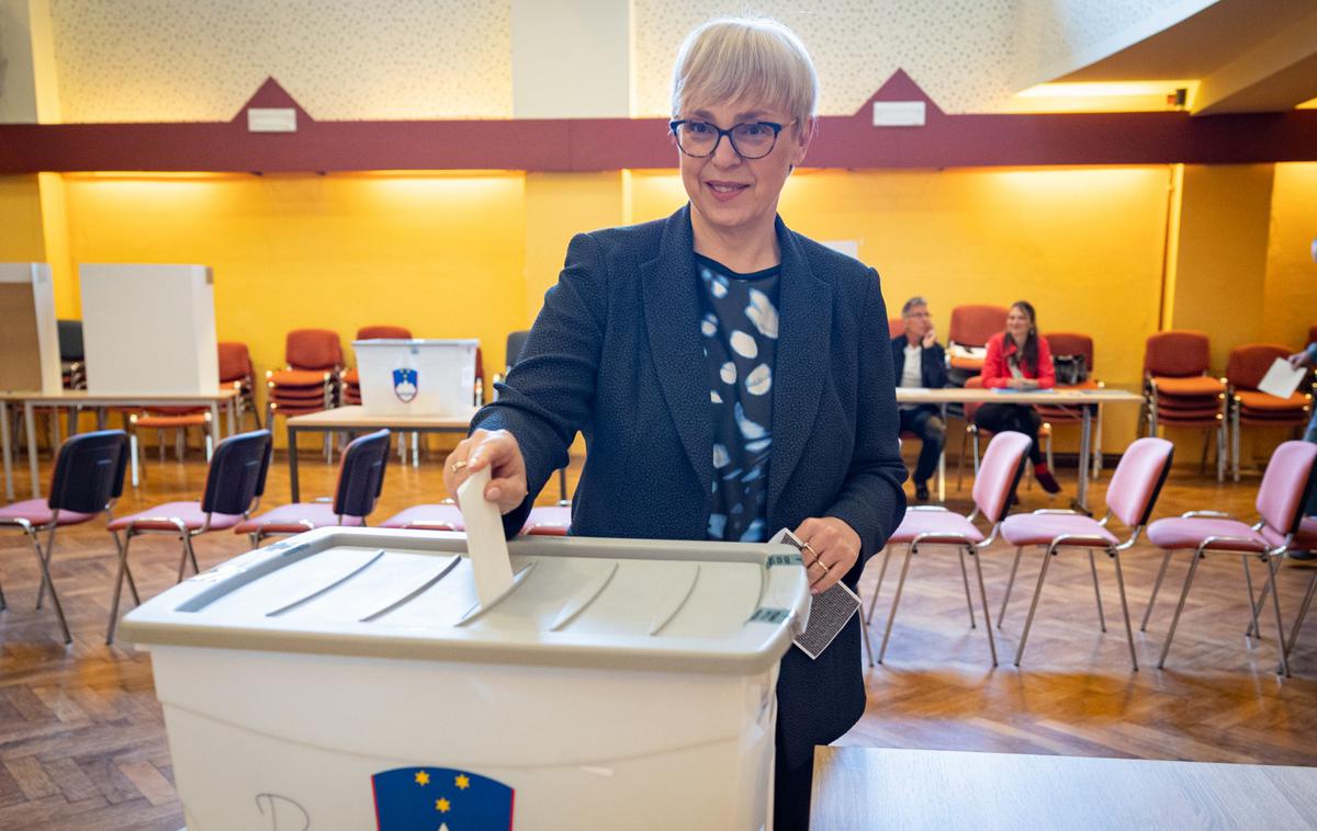 Nataša Pirc Musar | Predsednica Nataša Pirc Musar je glasovala na volišču v Radomljah. | Foto STA