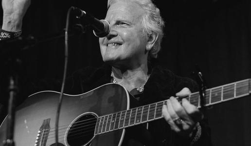 Umrl avtor pop uspešnic, ki je ustvaril tudi Madonino Like a Virgin