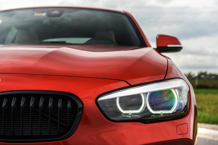 Prepoznavni unikatni oblikovalski elementi poskrbijo, da BMW na cesti izstopa. | Foto: Gašper Pirman
