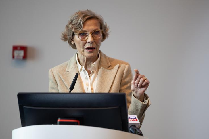 Študije dokazujejo, da lahko dodajanje vitamina D med drugim zmanjša umrljivost bolnikov z nekaterimi vrstami raka, je poudarila endokrinologinja Marija Pfeifer. | Foto: STA