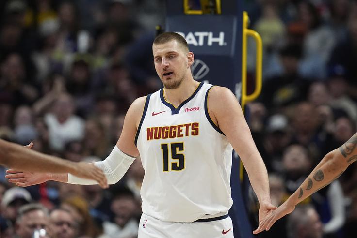 Nikola Jokić je dosegel 32. trojni dvojček sezone, a se s soigralci ni mogel veseliti zmage, izgubili so četrtič zapored, tako da imajo zmago manj od Lakersov. | Foto: Guliverimage