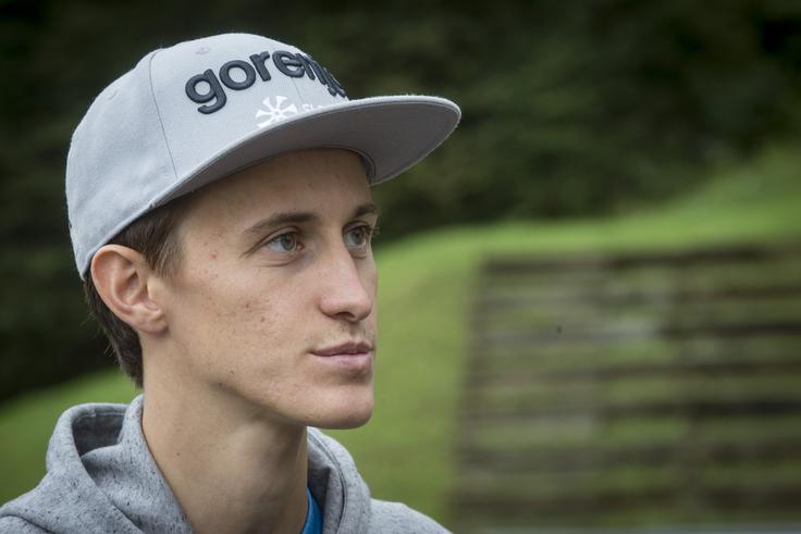 Peter Prevc bo naslednji teden tako kot Robert Kranjec prejel nove Fischerjeve smuči za zimsko sezono in jih bo potestiral na ledeni smučini v Kranju. | Foto: Bojan Puhek