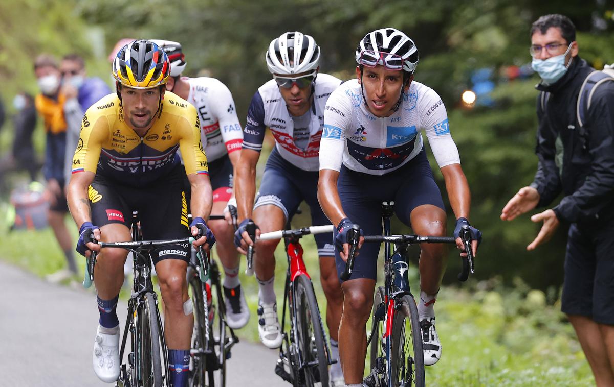 Egan Bernal Primož Roglič | Egan Bernal je v letu 2021 osvojil Giro d'Italia, na Vuelti bil šesti in krepko zaostal za našim Primožem Rogličem, ki je trikrat zapored postal kralj španske tritedenske dirke. | Foto Guliverimage