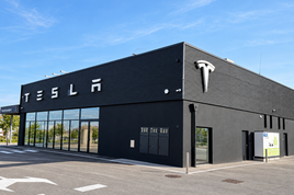 Tesla od zdaj tudi v Mariboru, to je pogled na zunanjost stavbe #foto