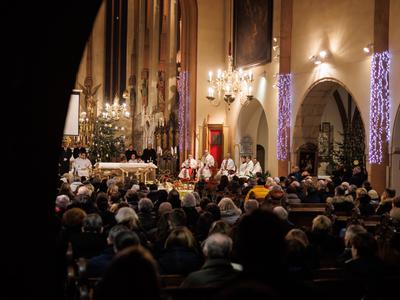 Kristjani pri polnočnih mašah pričakali božič