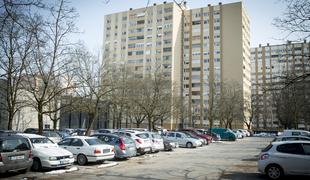 Parkiranje pred blokom: Ali sosed lahko "privatizira" skupno parkirišče?