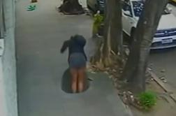 Ženska padla v jašek na ulici: Mislila sem, da bom umrla #video