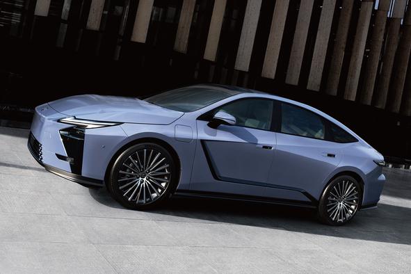 Lexus ES: za poslovneže, ki so se naveličali nemških tradicionalnih limuzin #foto