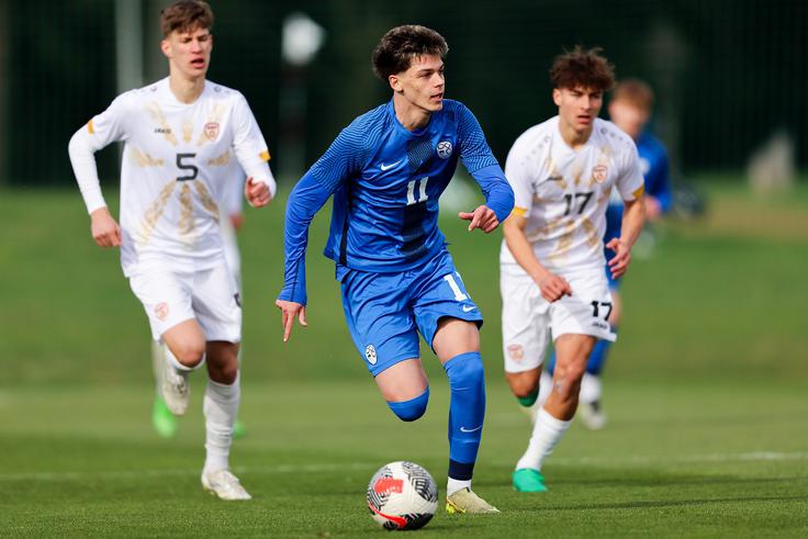 Jabolko ne pade daleč od drevesa. Oliverjev sin Gabriel Bogatinov je letos že zaigral za kadetsko reprezentanco Slovenije. Spomladi je nastopil tudi proti Severni Makedoniji. Njegova stara starša prihajata iz makedonskega mesta Kočani, ki leži blizu bolgarske meje. | Foto: Filip Barbalić