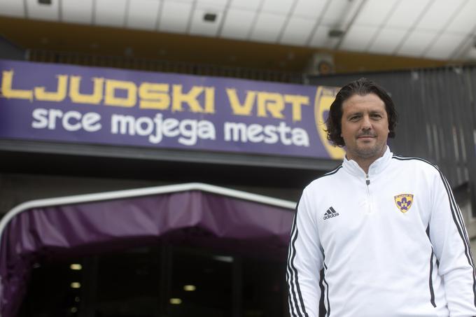 Športni direktor NK Maribor Zlatko Zahovič pod napisom, ki najbolje izraža, kako Maribor živi za nogomet. | Foto: 