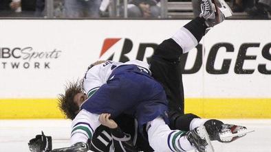 Canucks padli še enkrat: LA Kings vodijo 3:0! (video)