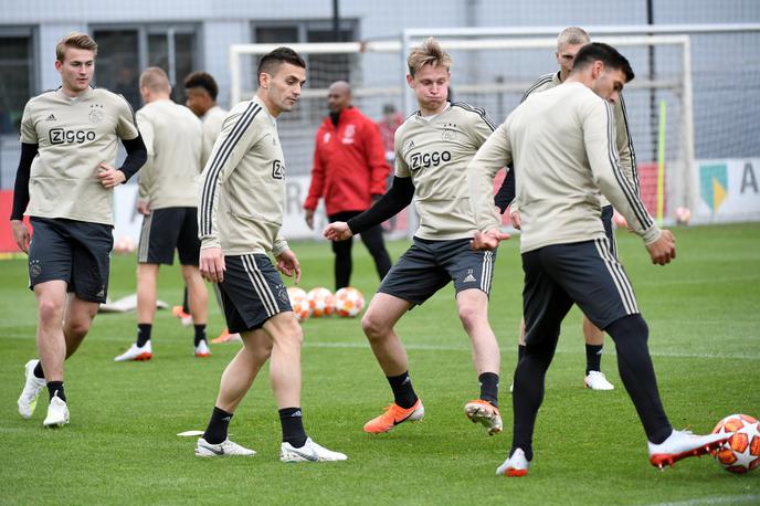 Ajax | Mladeniči Ajaxa so odločeni, da ohranijo lepo prednost iz Londona. | Foto Reuters