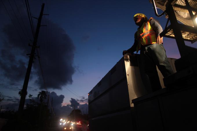 53 odstotkov Portoričanov je še vedno brez električne energije, kakšnih 20 odstotkov naj bi imel otežen dostop do pitne vode.    | Foto: Reuters