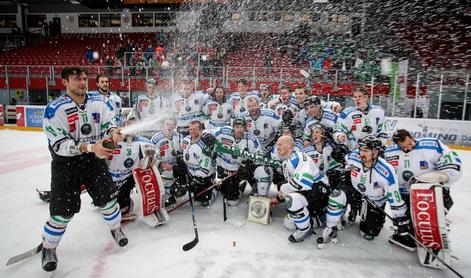 Olimpija po zaspanem uvodu le strla železarje in osvojila premierni pokal