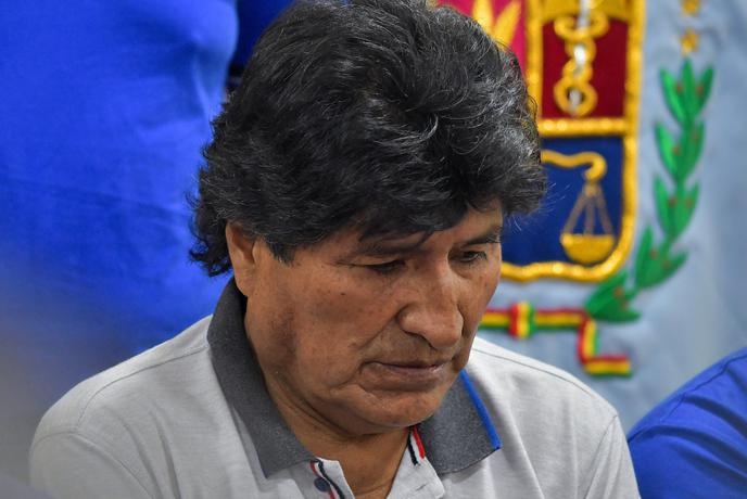 V Boliviji strelski napad na vozilo nekdanjega predsednika Moralesa