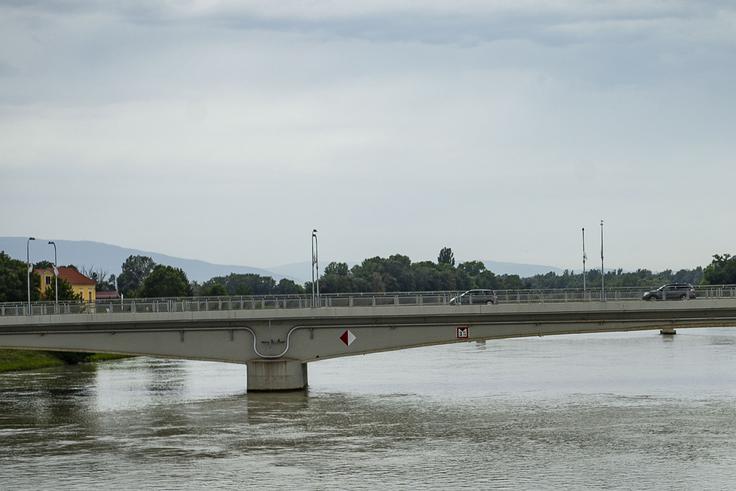 Prleška proga prečka Dravo malo pred Ptujem. | Foto: Ana Kovač