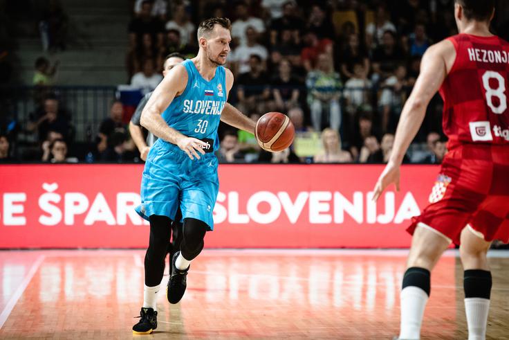 Slovenija se je s Hrvaško nazadnje pomerila v pripravah na EuroBasket 2022, ko je zmagala v Celju. | Foto: Blaž Weindorfer/Sportida