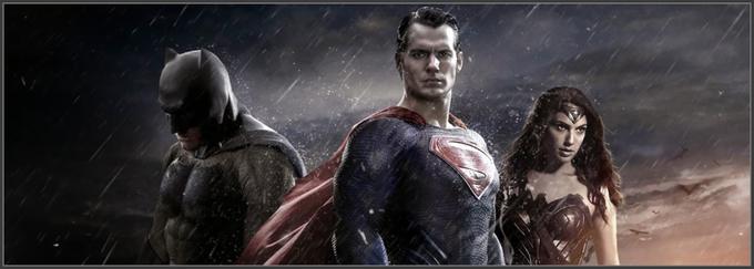 V Snyderjevem nadaljevanju Jeklenega moža imata Batman (Ben Affleck) in Superman (Henry Cavill) nasprotni stališči o tem, kakšen naj bo junak, ki varuje svet. Vendar se bosta morala kmalu spopasti s še večjo grožnjo, ki jo je vnovič ustvaril zlobni milijarder Lex Luthor (Jesse Eisenberg), na pomoč pa jima bo priskočila tudi Čudežna ženska (Gal Gadot). • Film je na voljo v videoteki DKino.

 | Foto: 