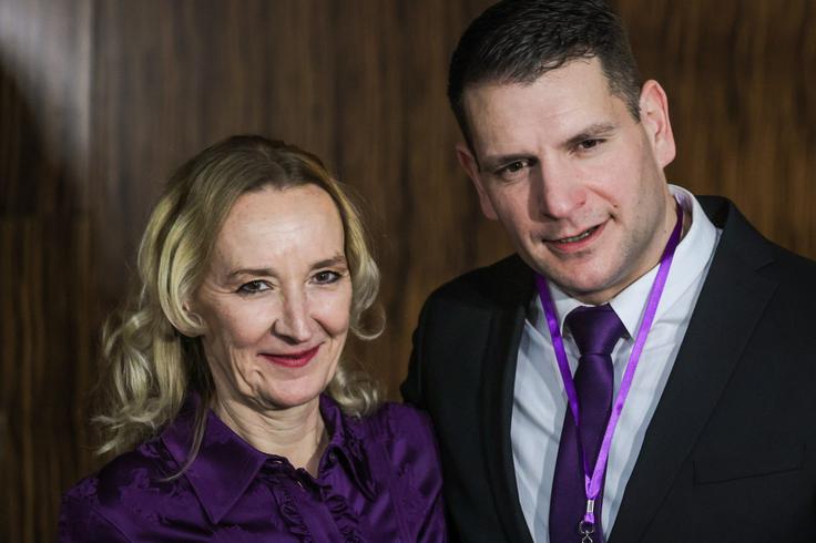 Sabina Senčar je na Stevanovića in na prvaka SDS Janeza Janšo naslovila zapis na Facebooku, v katerem je navedla, da sta začrtala pot, ki jo bo vlada nadaljevala v naslednjem mandatu. | Foto: STA