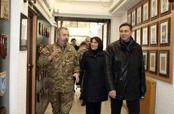 Pahor in Jelušičeva prispela na obisk na Kosovo