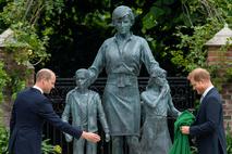 Princa William in Harry ob odkritju spomenika princesi Diani.