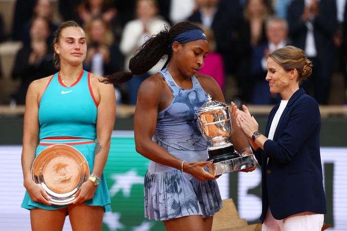 Arina Sabalenka | Arina Sabalenka je po porazu v finalu Roland Garrosa namignila, da je bil rezultat bolj posledica njenih lastnih napak kot dobre igre tekmice. Za to se zdaj opravičuje. | Foto Reuters
